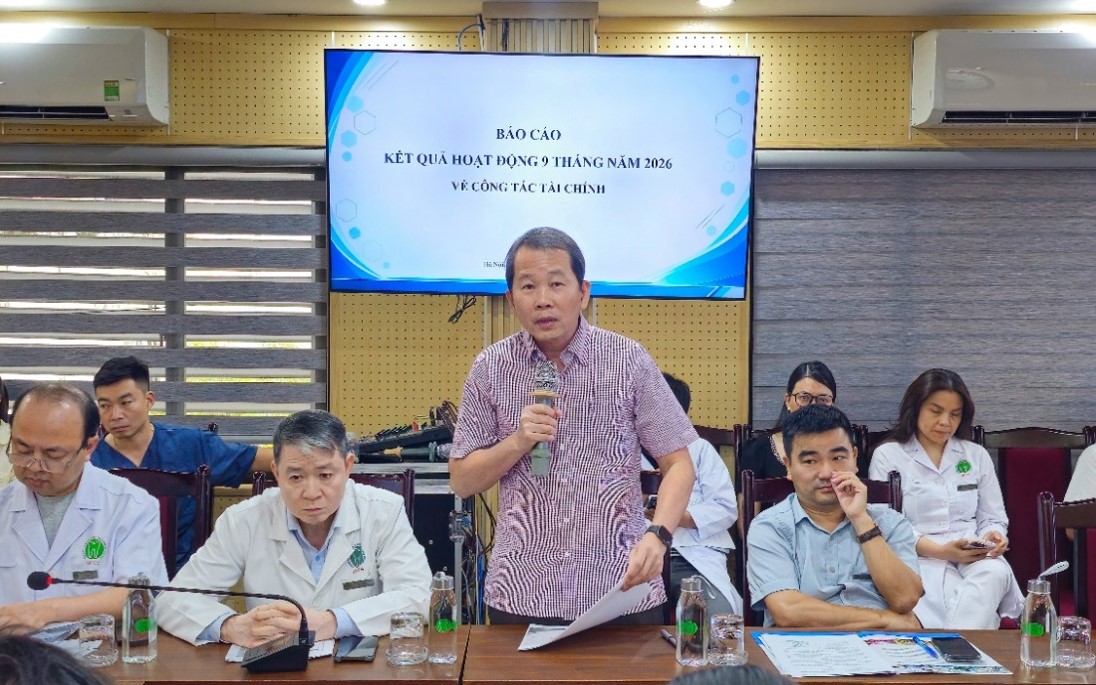 ThS. Nguyễn Thanh Bình, Trưởng phòng TCKT báo cáo sơ kết công tác tài chính 9 tháng đầu năm